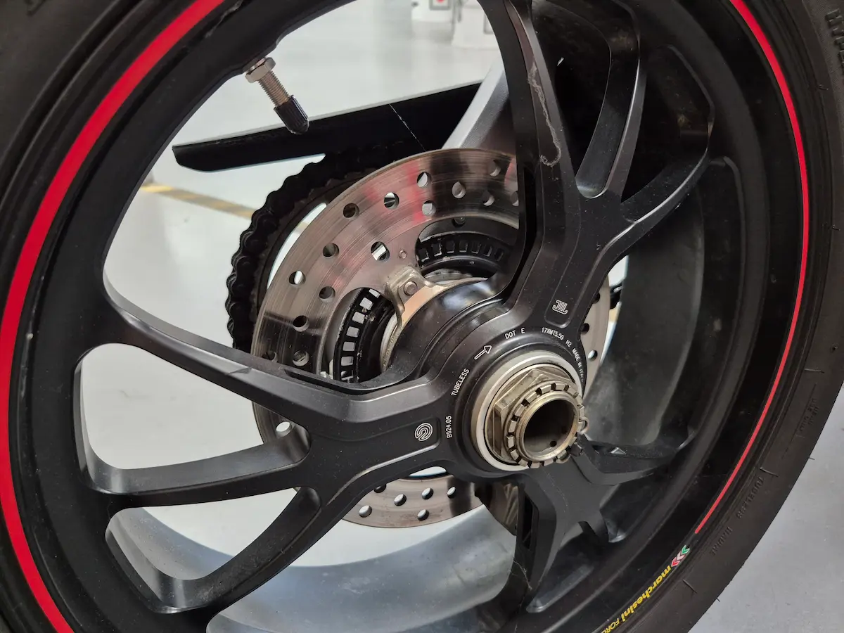 Contrôle technique moto — préparation à l'atelier 2P Moto, Ligné (44)