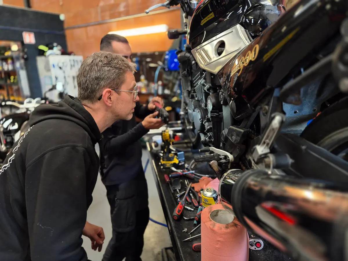 Révision moto en atelier 2P Moto