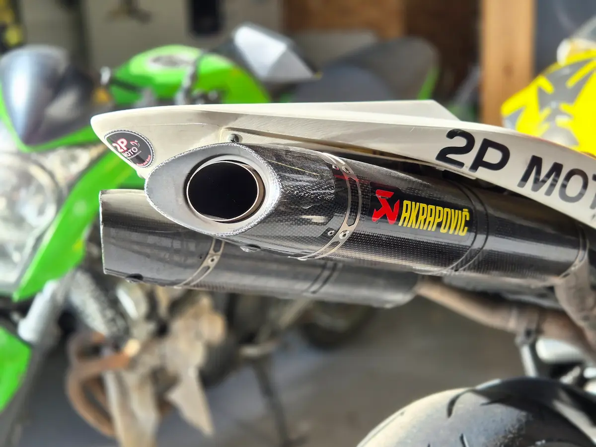 Moto en cours de révision